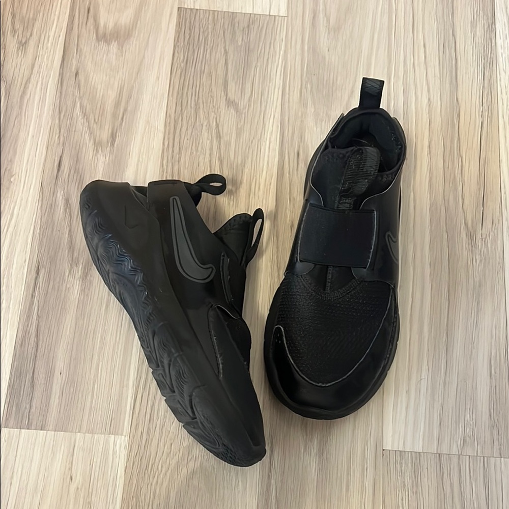 Nike Black Slip-On Sneakers with Cushioned Sole
